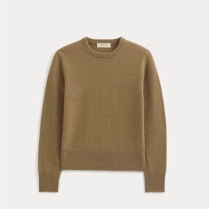 Everlane Women’s Cashmere Slim Crew Sweater in Toast